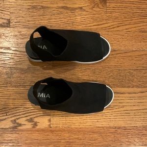 Mia nylon peep toe black shoes size 8